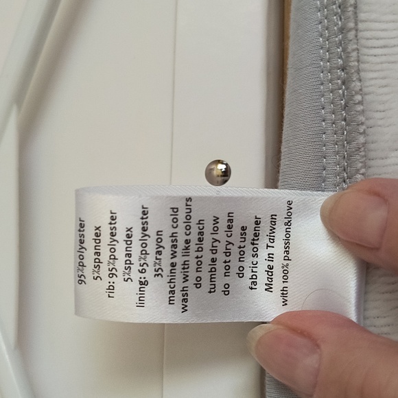 The harmony wrap with generous hood M/L - Picture 8 of 8